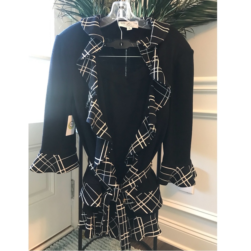 ST. JOHN RUFFLED 2-PC SET!